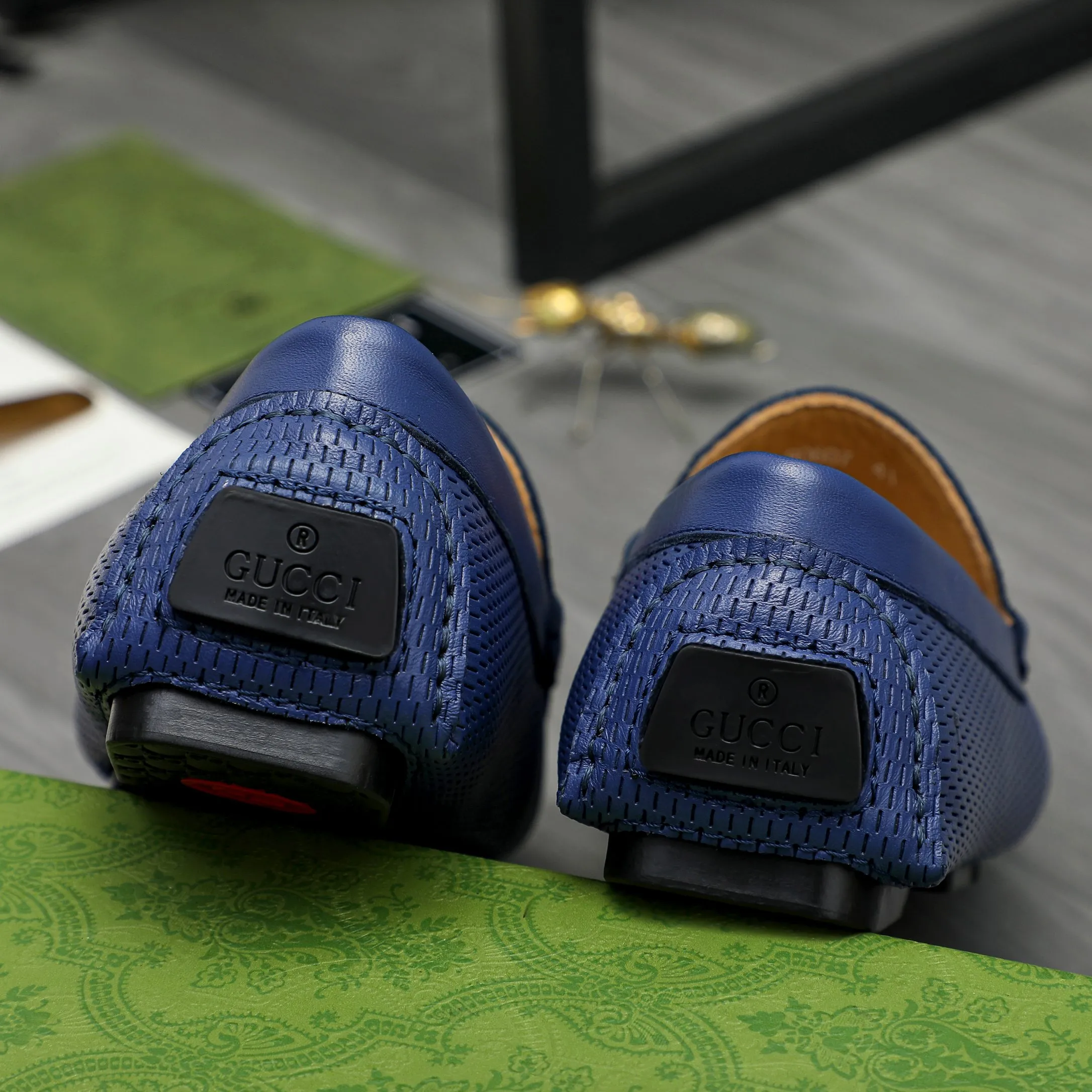 Men's shoes 💰p420 Product trademark: GUCCI (Gucci) casual slip-on men's shoes Regular size: 38-44 Product materials: Selected hollow cowhide upper, sheepskin lining, rubber outsole